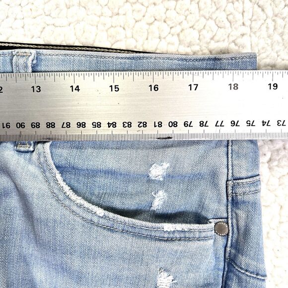 Torrid Jeans Women’s Size 18 (Actual 37x22) Crop Bombshell Skinny Distressed - Picture 12 of 15